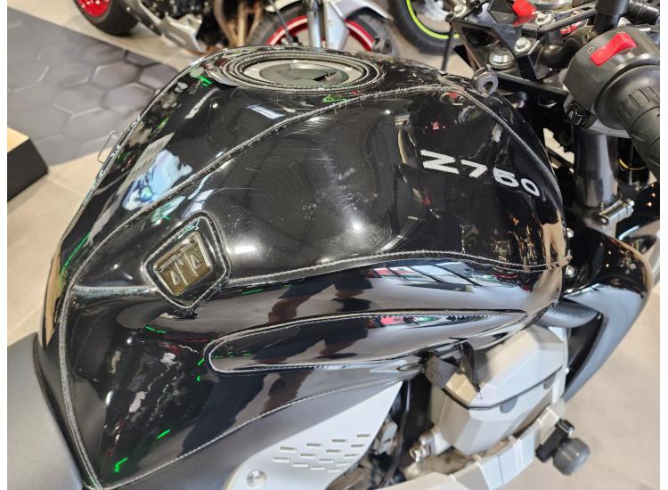 KAWASAKI Z750