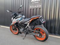 KTM 125 DUKE   1ERE MAIN  SEULEMENT 2900 KILOMETRES