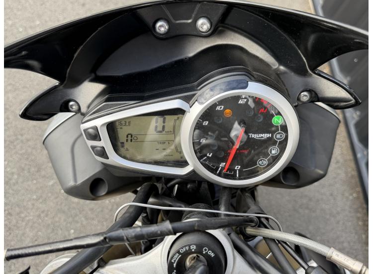 TRIUMPH STREET TRIPLE 675